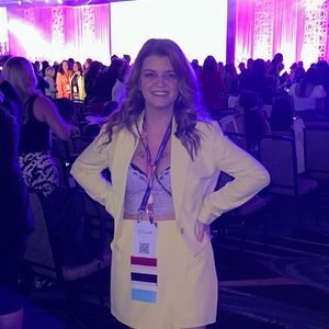 Meet your Posher, Courtney